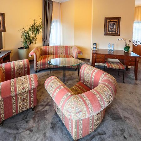 Hotel Fenix 옐레니아구라 외부 사진