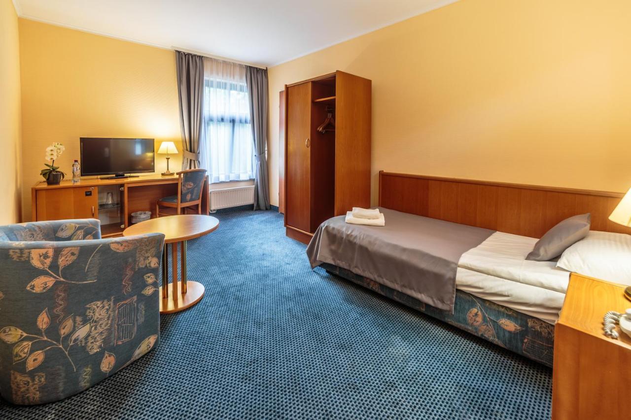 Hotel Fenix 옐레니아구라 외부 사진