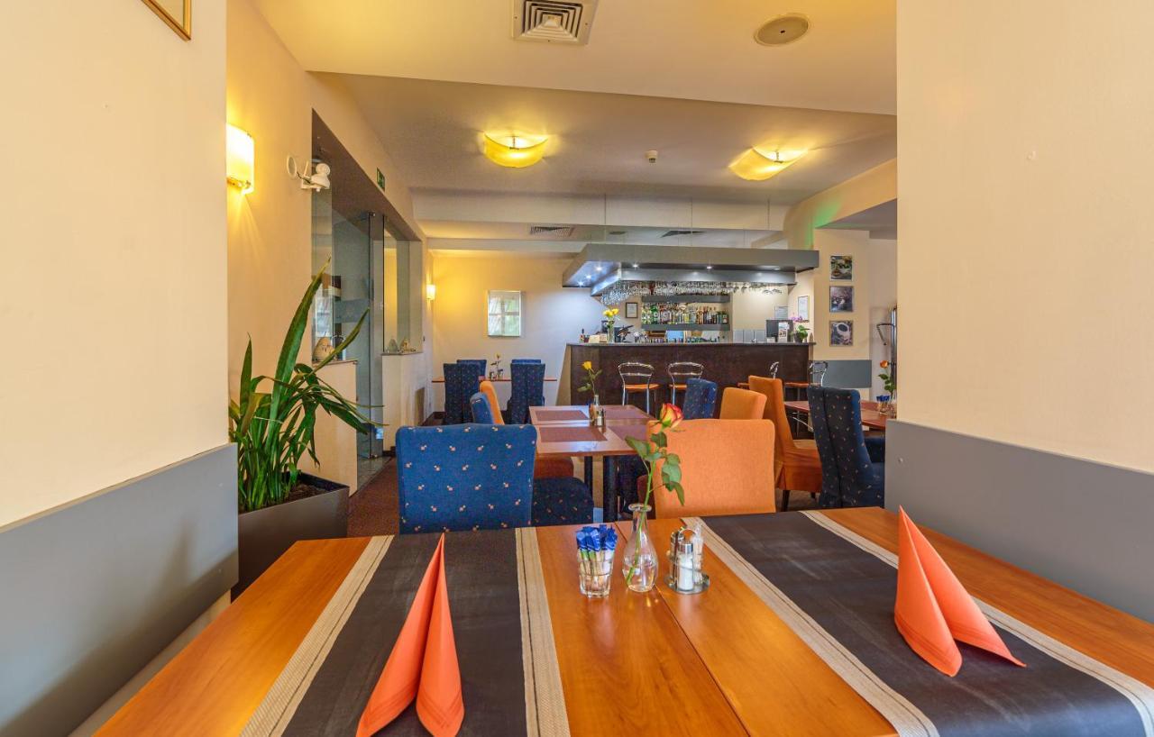 Hotel Fenix 옐레니아구라 외부 사진