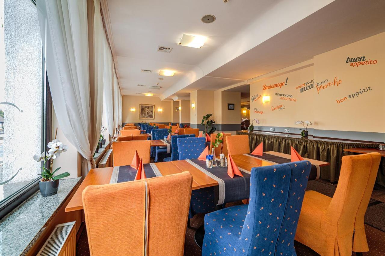 Hotel Fenix 옐레니아구라 외부 사진