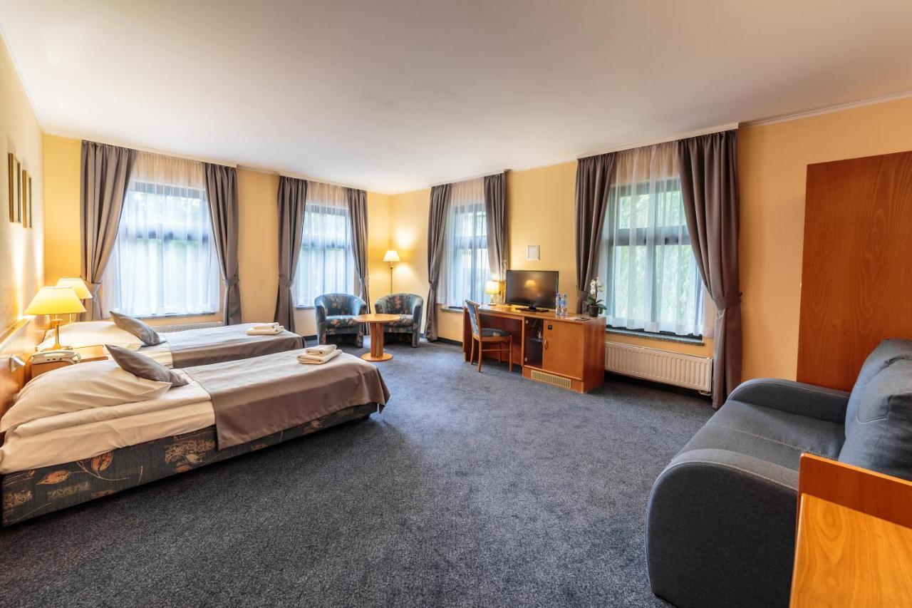 Hotel Fenix 옐레니아구라 외부 사진