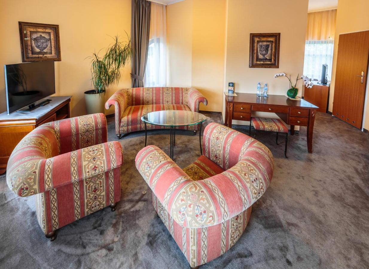 Hotel Fenix 옐레니아구라 외부 사진