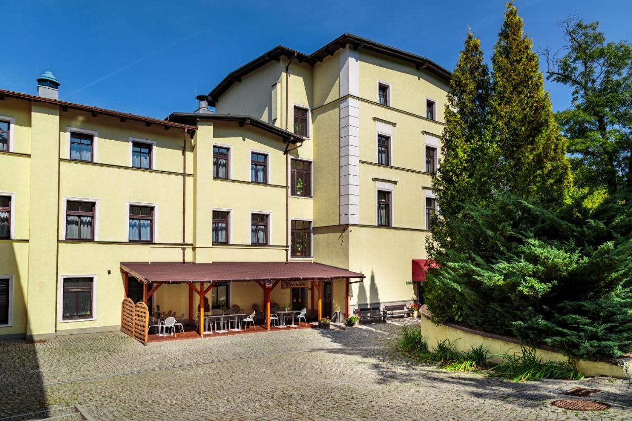 Hotel Fenix 옐레니아구라 외부 사진